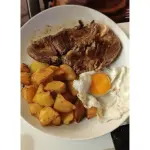 Ternera, huevo, ensalada o patatas