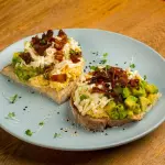 TOSTADA DE AGUACATE GEMA