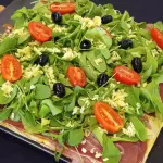 Pizza con Rúcula y Jamón Crudo