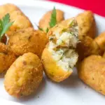 porção bolinho de bacalhau