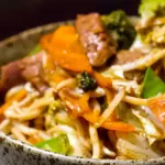 YAKISSOBA CARNE