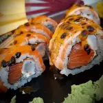 10 Uramaki especial com molho de mar