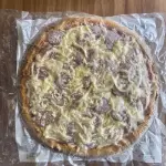 Pizza calabresa c/ limão siciliano