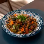 Wok de frango ou vegetais com espaguete
