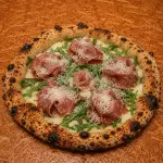 Crudo y rúcula