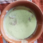 Caldo de mocotó com calabresa