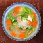 Sopa de fideo chino