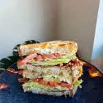 B.L.T - Bacon, alface e tomate