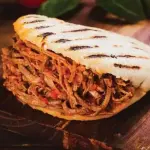 Arepa mechada