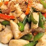 Pollo con FIDEO CHINO y verduras