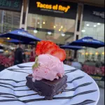 BROWNI CON HELADO