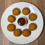 BOLINHO DE COSTELA RECHEADO C/QUEIJO