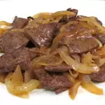 BISTEC DE HIGADO ENCEBOLLADO