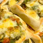 Esfiha Baalbek de Escarola e  Queijo