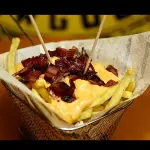 Batatas fritas c/ cheddar e bacon