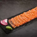 Carpaccio de salmão trufado 16 pçs