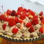 Torta chocolate com frutas