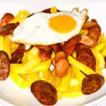 Salchipapas super