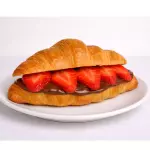 Croissant nutella y fresa