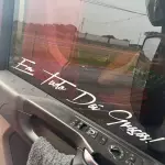 ADESIVO EM TUDO DAÍ GRAÇAS!