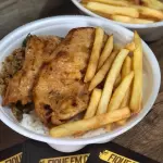 FRANGO GRELHADO COM FRITAS