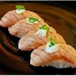 Niguiri de Salmão Maçaric (4 Peças)