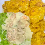 Mofongo de Camarones en salsa becham