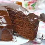 Pastel de chocolate húmedo