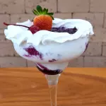 NINHO GELADO COM FRUTAS VERMELHAS