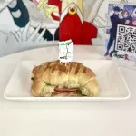 Croissant serrano