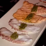 (04) SASHIMIS AO MOLHO PESTO