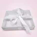 3029 CAJA BLANCA CON LAZO