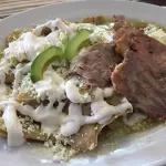 Chilaquiles con carne o chorizo