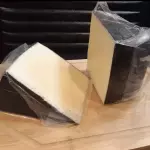 Parmesão Capa Preta Cunha ±450g
