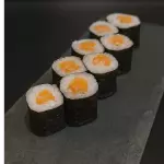 Hossomaki de salmão (8 UND)