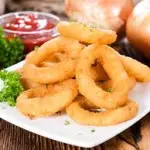 Aros de cebolla fritos