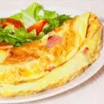 Omelete recheada com fritas