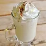 CHOCOLATE BLANCO CON AMARETTO