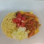 Espagueti con pollo  a la olla
