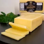 -128-MUSSARELA EM BARRA $49,90kg