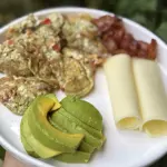 HUEVOS AL PESTO