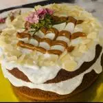 Torta con arequipe y almendras