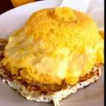 CUSCUZ COM OVO E QUEIJO
