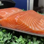 Filé de salmão fresco com pele - kg