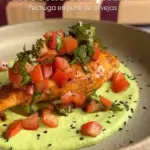 Pechuga Dorada sobre Crema Verde Med
