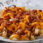 BATATA M + CHEDDER E BACON