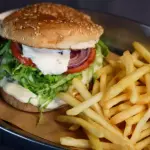 Hambúrguer Mediterrânico