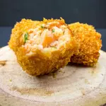 Bolinho de salmão c/ cream cheese(4)
