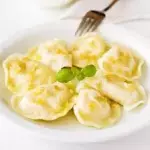 Ravioli de Queso en salsa Alfredo