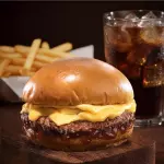 Cheeseburger + Batata + Bebida